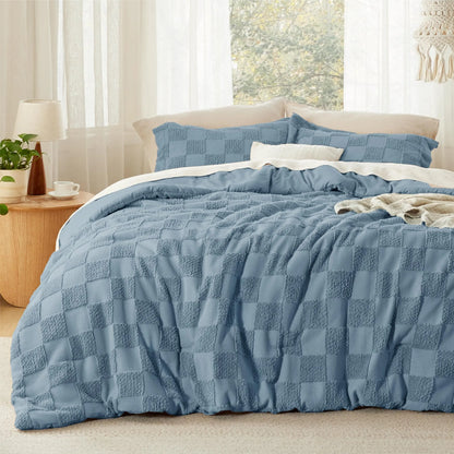 🌸 Bohemian Quilted 3-Piece Bedding Set with a soft, breathable comforter and two matching pillowcases.