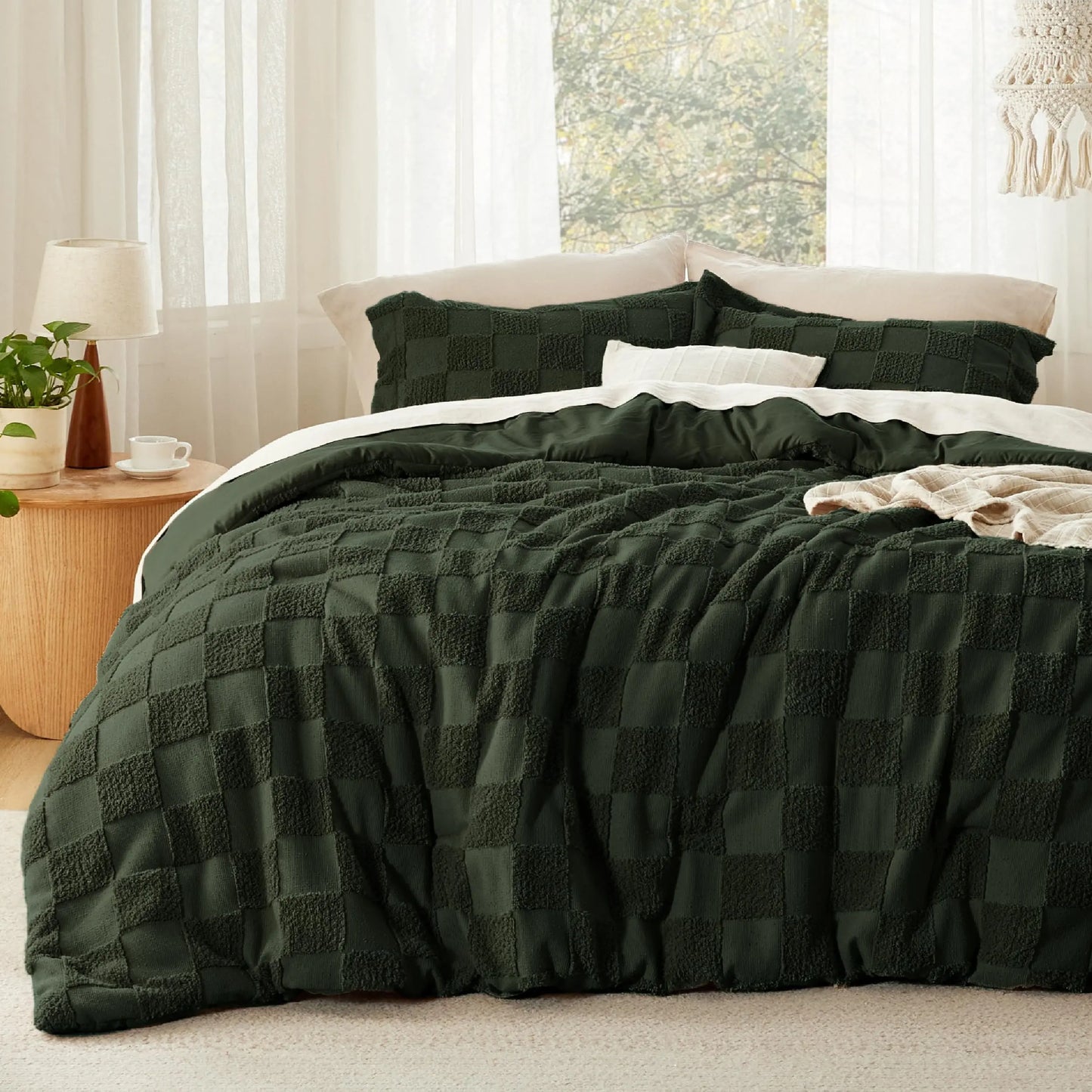 🌸 Bohemian Quilted 3-Piece Bedding Set with a soft, breathable comforter and two matching pillowcases.