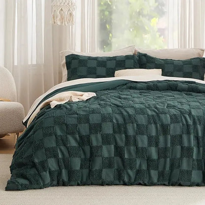 🌸 Bohemian Quilted 3-Piece Bedding Set with a soft, breathable comforter and two matching pillowcases.
