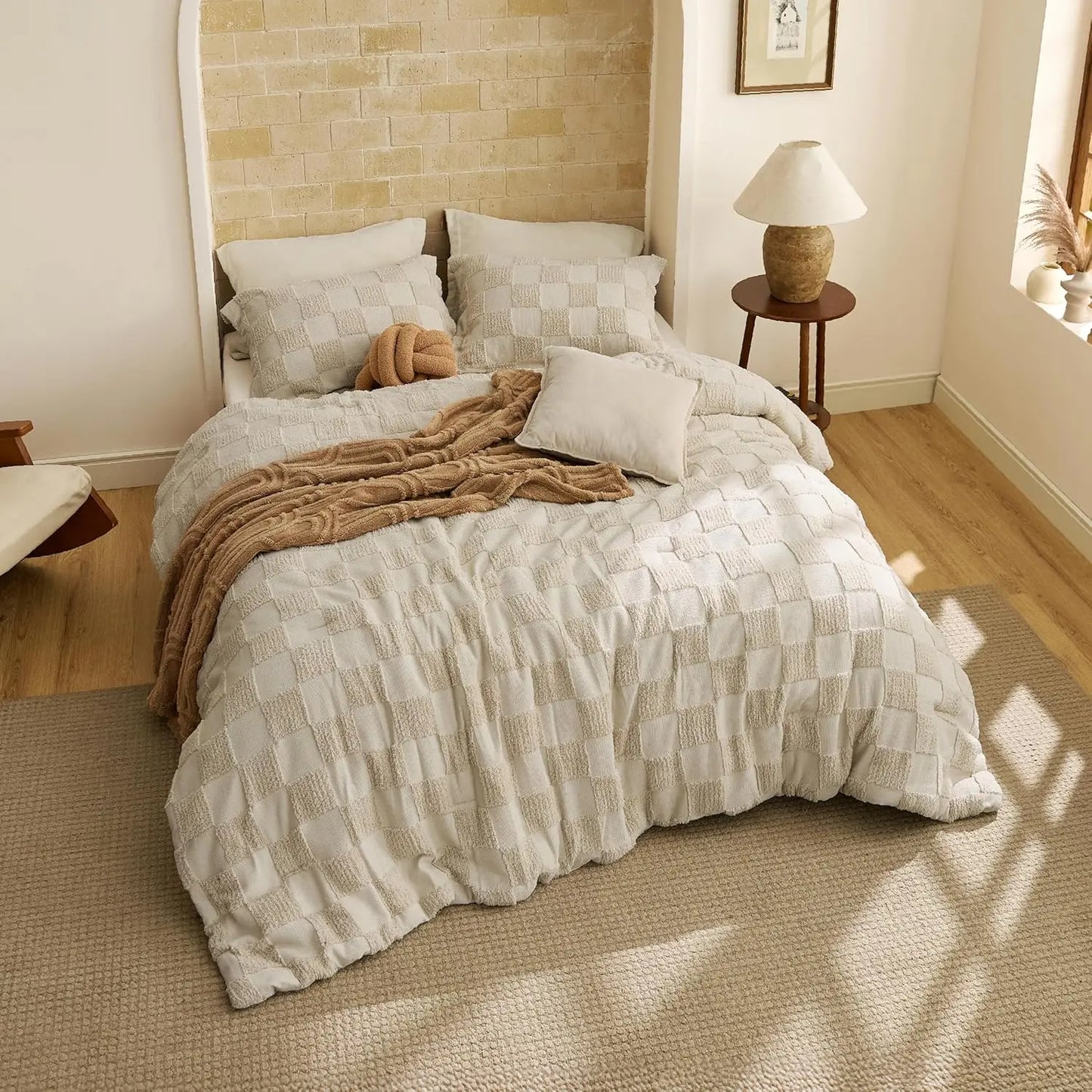 🌸 Bohemian Quilted 3-Piece Bedding Set with a soft, breathable comforter and two matching pillowcases.