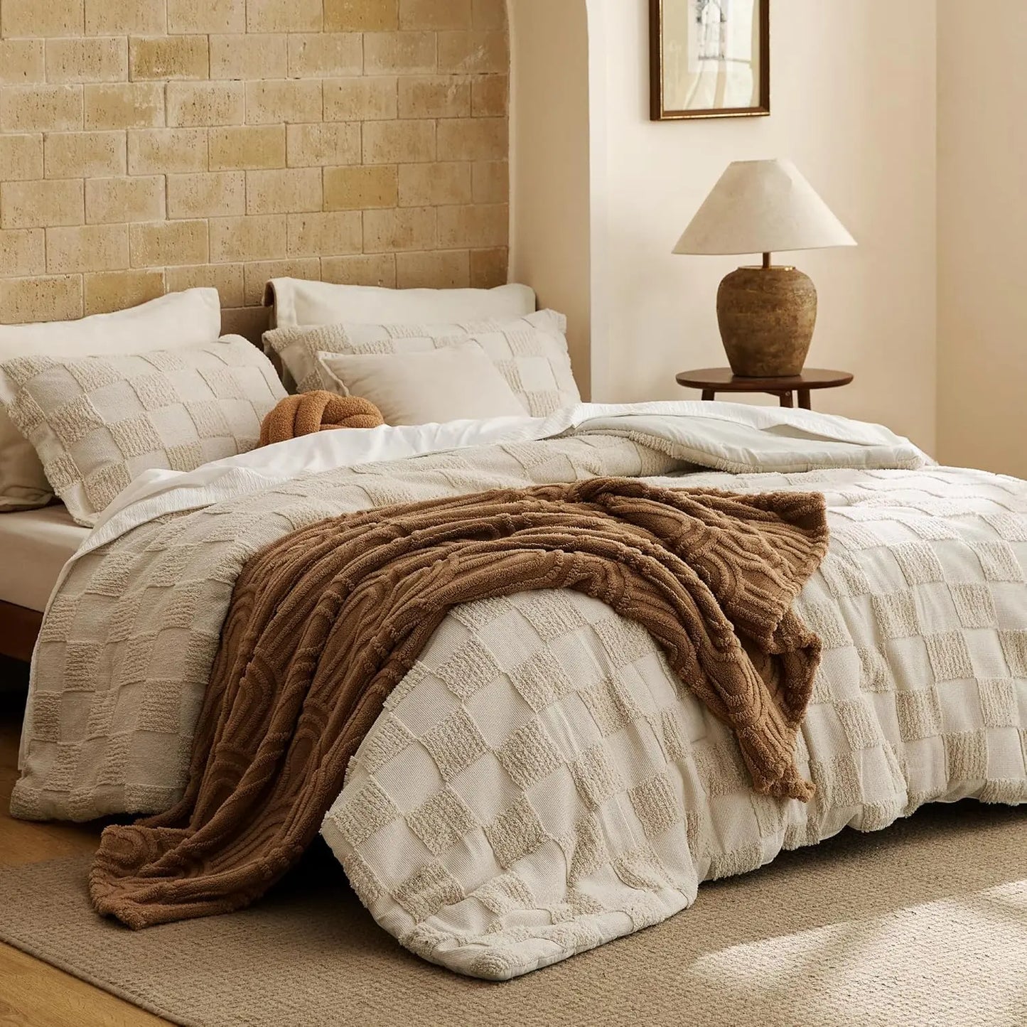 🌸 Bohemian Quilted 3-Piece Bedding Set with a soft, breathable comforter and two matching pillowcases.