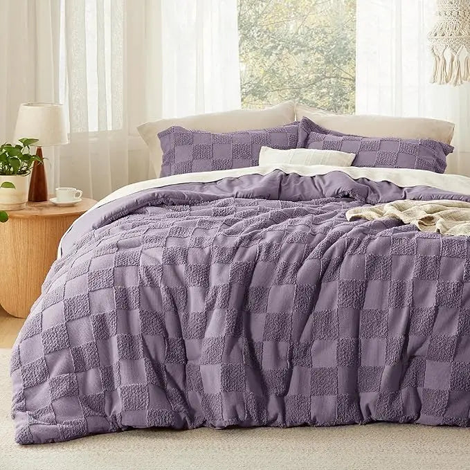 🌸 Bohemian Quilted 3-Piece Bedding Set with a soft, breathable comforter and two matching pillowcases.