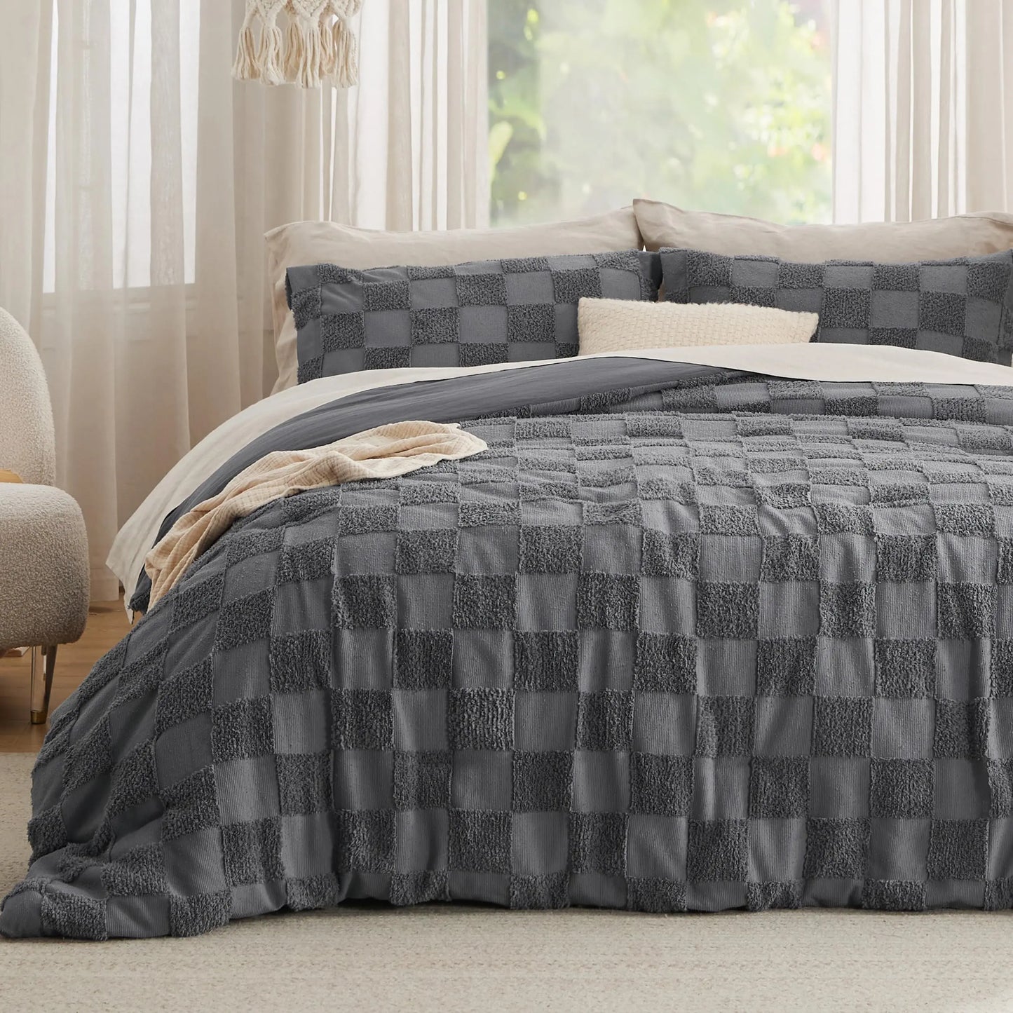 🌸 Bohemian Quilted 3-Piece Bedding Set with a soft, breathable comforter and two matching pillowcases.
